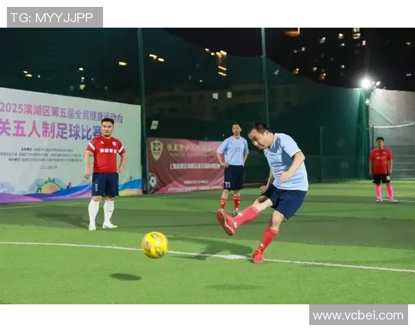 健身房训练的足球球星如何塑造强健体魄与竞技状态 健身房训练的足球球星如何塑造强健体魄与竞技状态