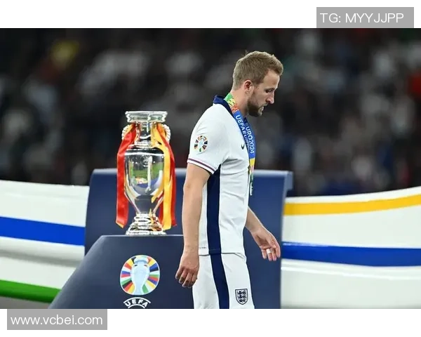 世界四大足球巨星燃剪辑全景回顾 足坛传奇之路的辉煌瞬间